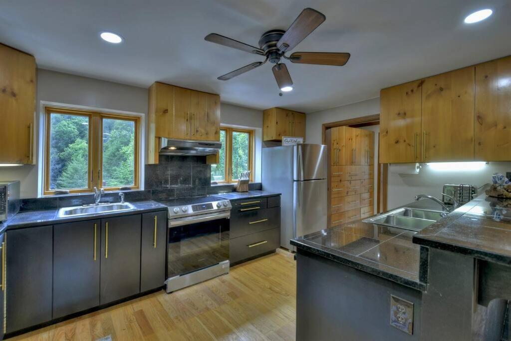 The Chariot - Creek Front With Hottub, Fire Pits, Billiards, Ev Charger - Sandalwood Stays Blue Ridge Exterior foto