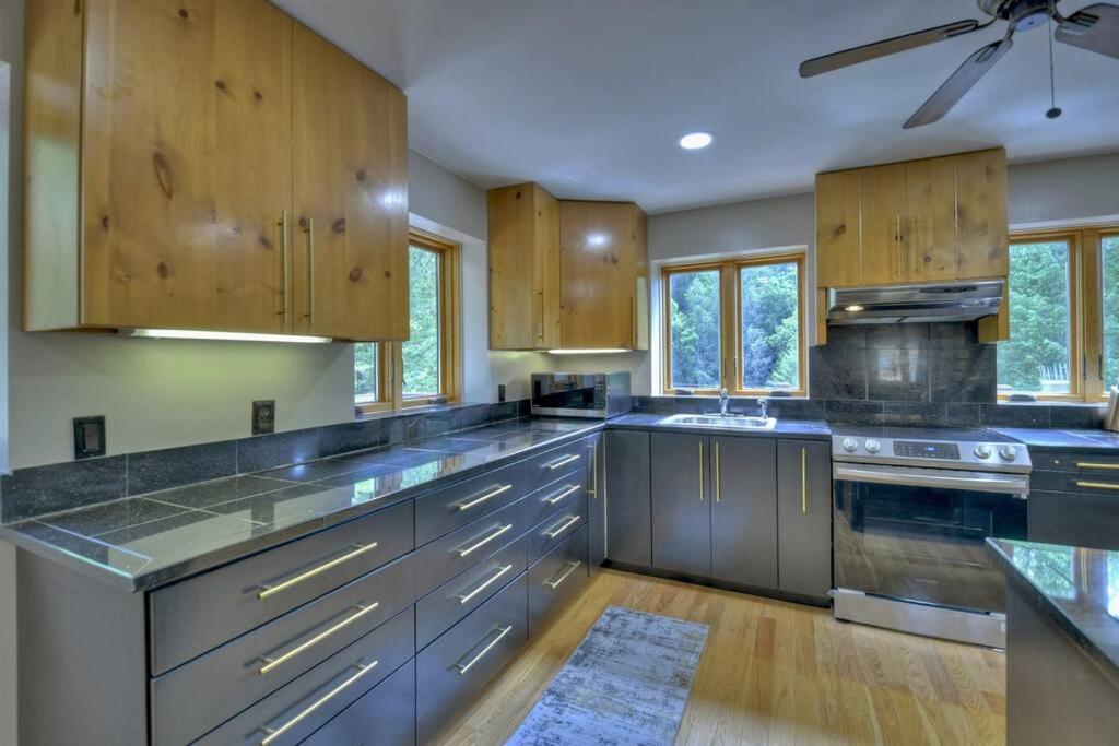 The Chariot - Creek Front With Hottub, Fire Pits, Billiards, Ev Charger - Sandalwood Stays Blue Ridge Exterior foto
